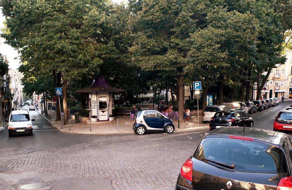 Triplex With Garage - Praca Das Flores ลิสบอน ห้อง รูปภาพ