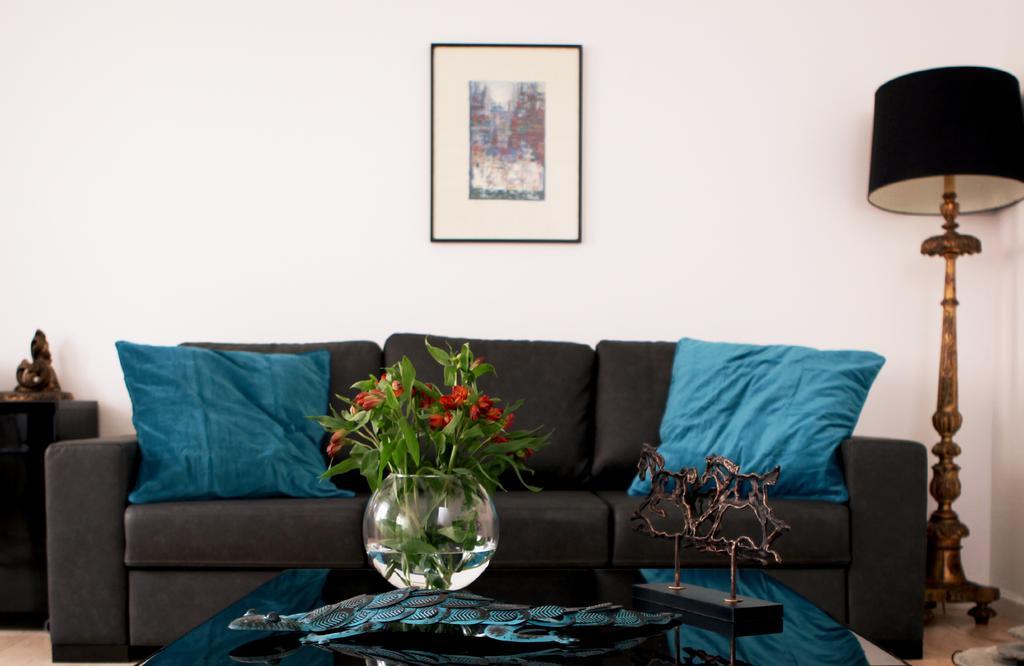 Triplex With Garage - Praca Das Flores ลิสบอน ห้อง รูปภาพ