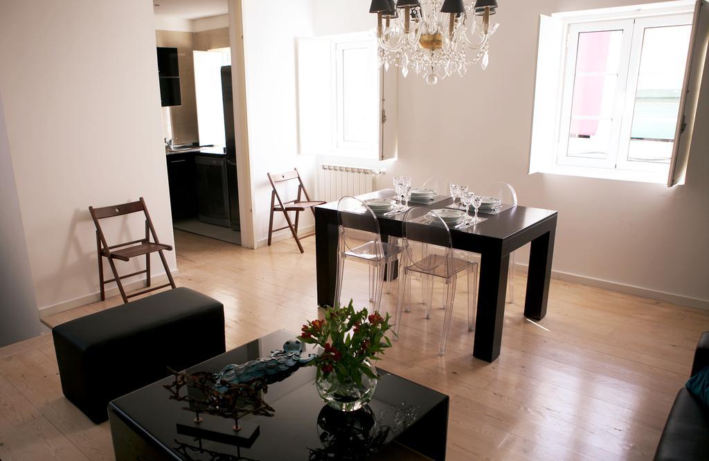 Triplex With Garage - Praca Das Flores ลิสบอน ห้อง รูปภาพ