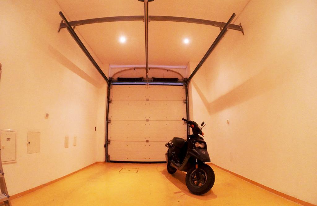 Triplex With Garage - Praca Das Flores ลิสบอน ห้อง รูปภาพ