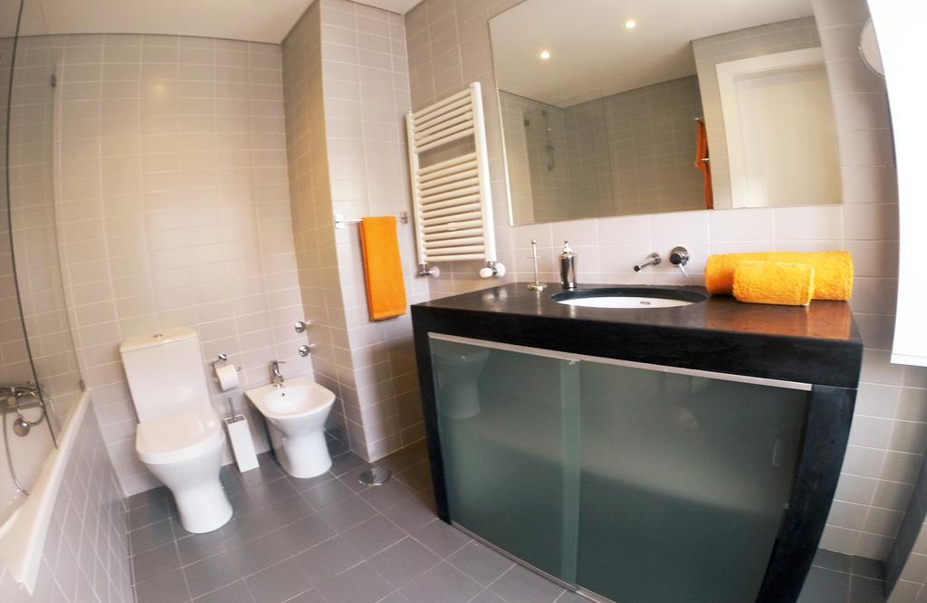 Triplex With Garage - Praca Das Flores ลิสบอน ห้อง รูปภาพ