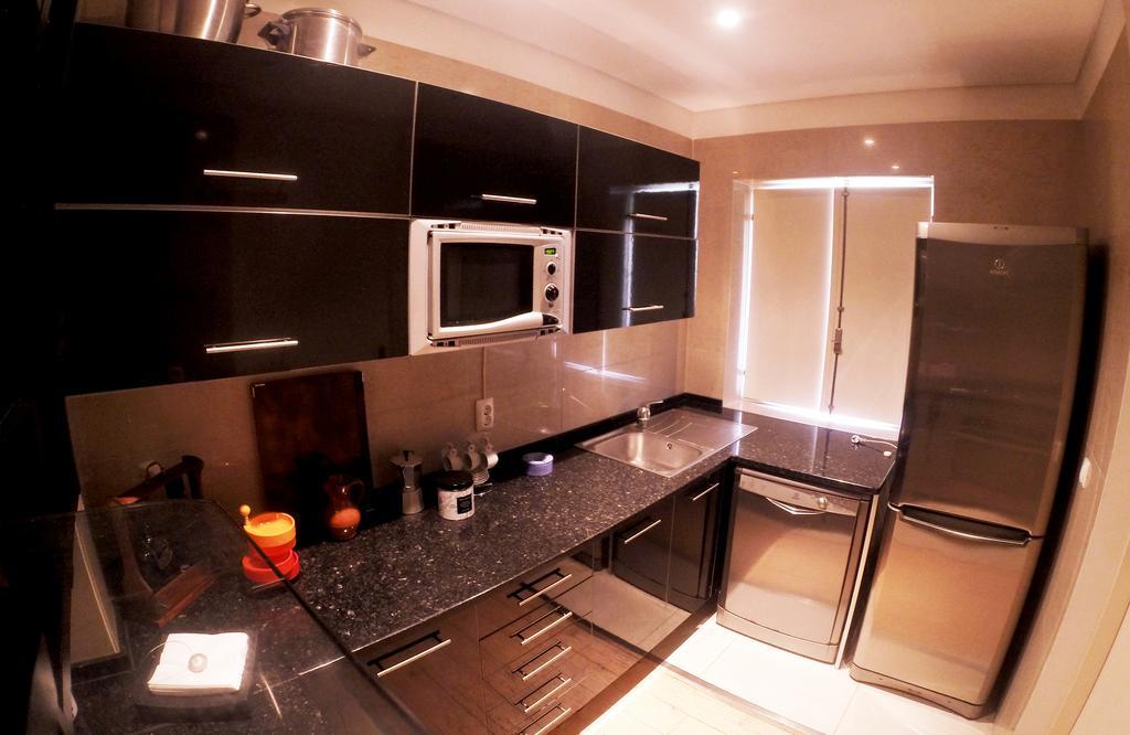 Triplex With Garage - Praca Das Flores ลิสบอน ห้อง รูปภาพ