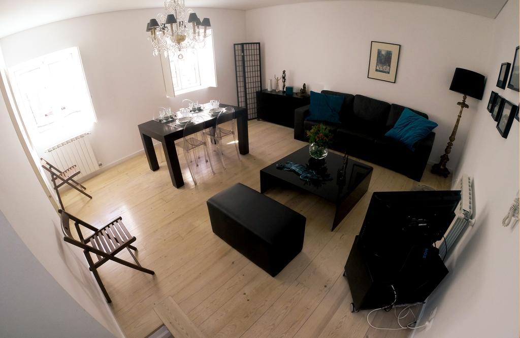 Triplex With Garage - Praca Das Flores ลิสบอน ห้อง รูปภาพ